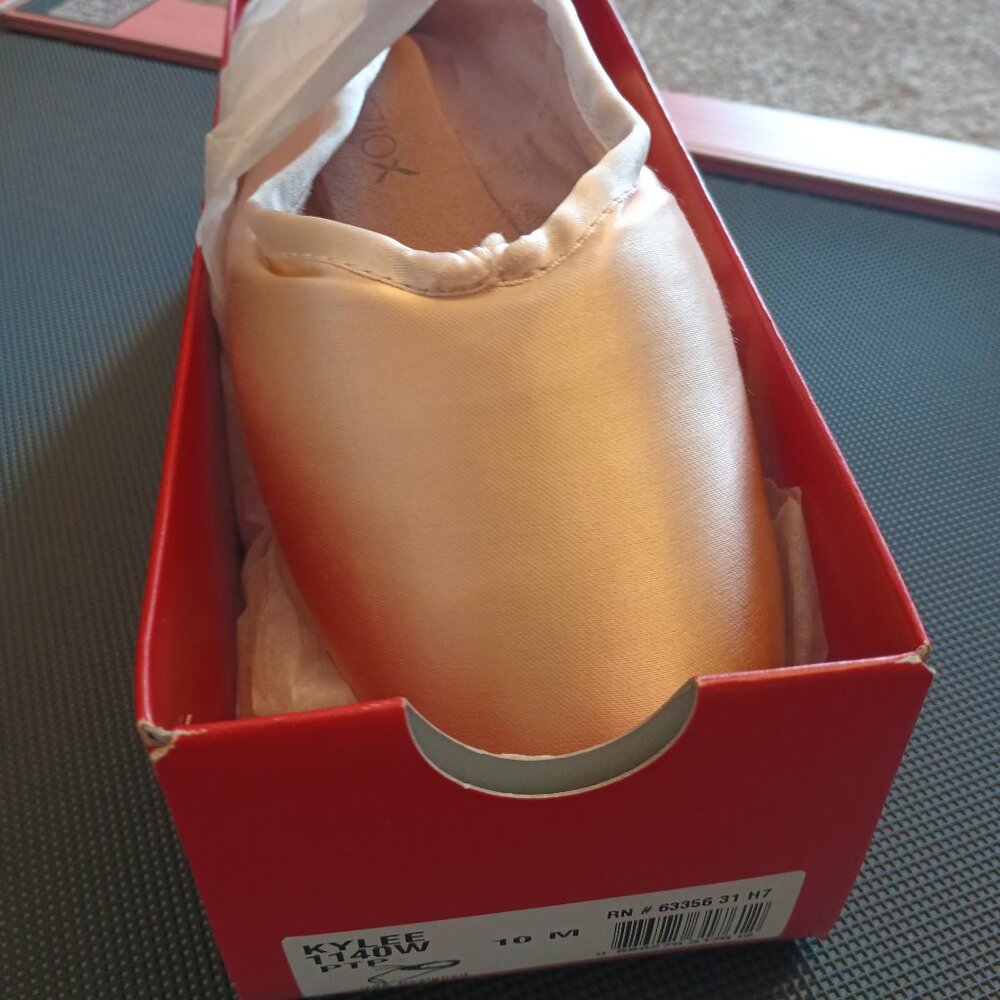 1140W Kylee Capezio Pointe shoes